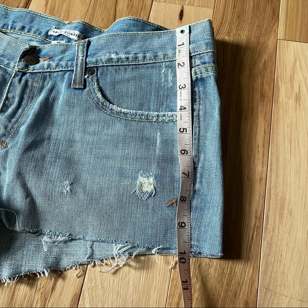 A&F Distressed Light Wash Denim Jean Shorts - Picture 5 of 8